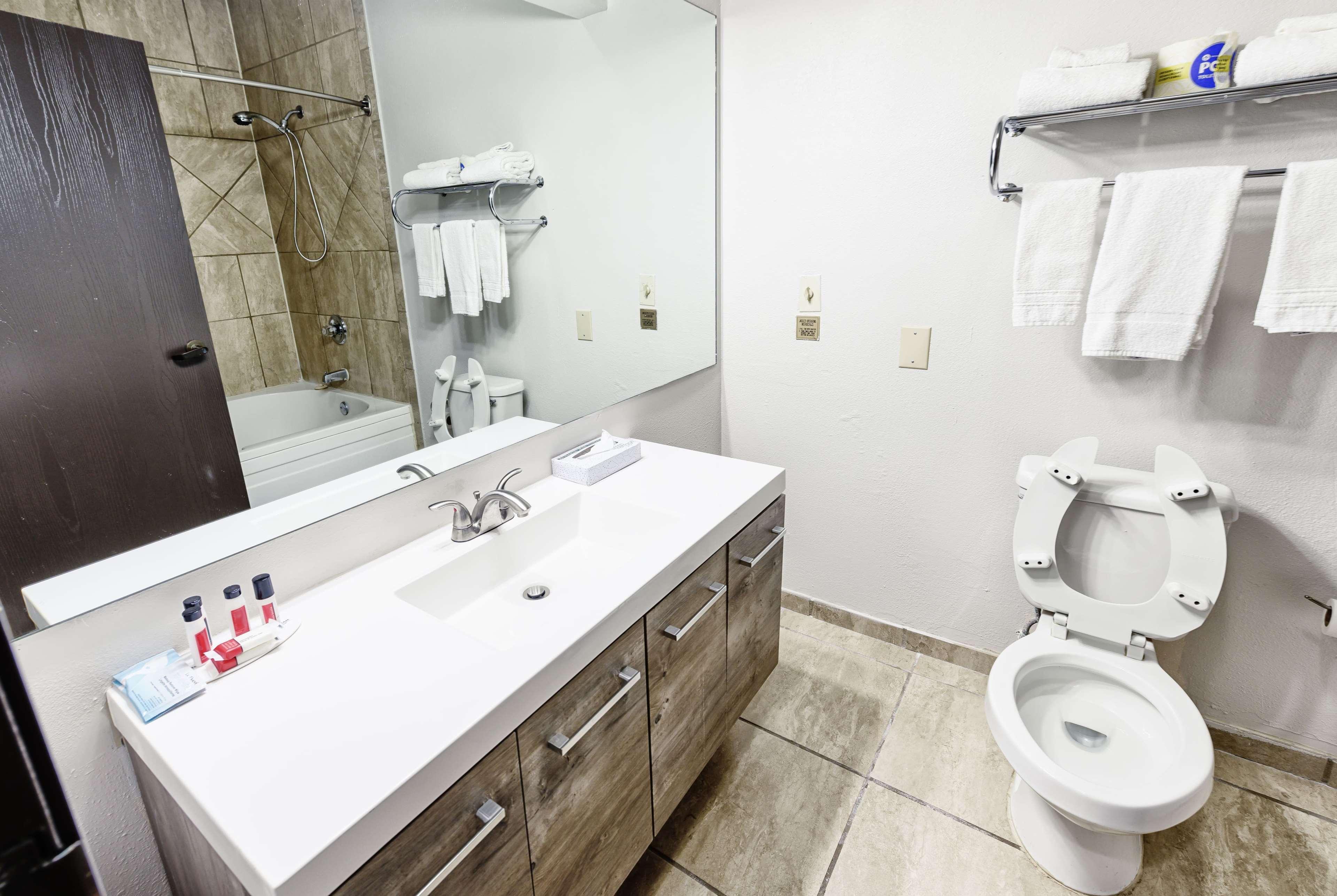 ซูเปอร์ 8 บาย วินด์แฮม ไฮพอยต์/กรีนส์โบโร Hotel ไฮพอยท์ ภายนอก รูปภาพ