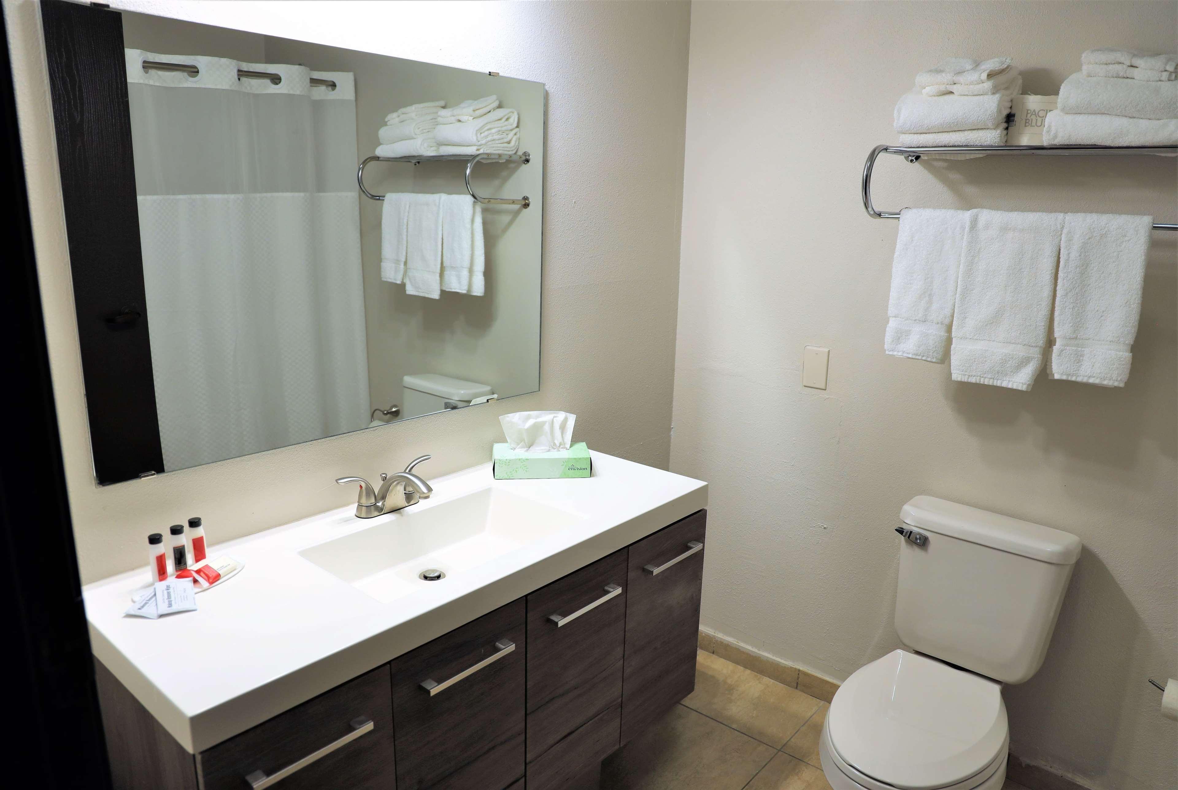 ซูเปอร์ 8 บาย วินด์แฮม ไฮพอยต์/กรีนส์โบโร Hotel ไฮพอยท์ ภายนอก รูปภาพ