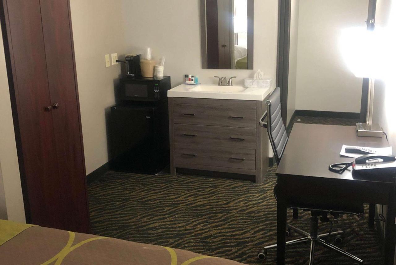 ซูเปอร์ 8 บาย วินด์แฮม ไฮพอยต์/กรีนส์โบโร Hotel ไฮพอยท์ ภายนอก รูปภาพ
