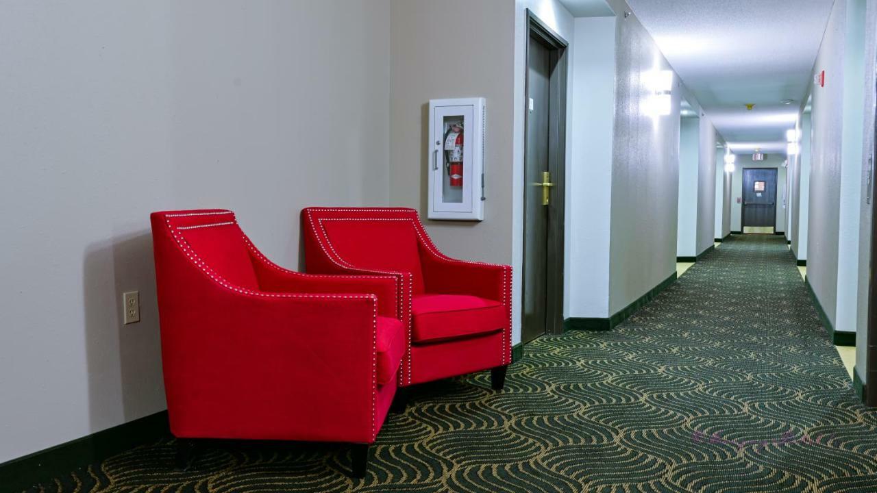 ซูเปอร์ 8 บาย วินด์แฮม ไฮพอยต์/กรีนส์โบโร Hotel ไฮพอยท์ ภายนอก รูปภาพ