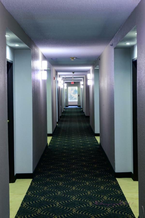 ซูเปอร์ 8 บาย วินด์แฮม ไฮพอยต์/กรีนส์โบโร Hotel ไฮพอยท์ ภายนอก รูปภาพ