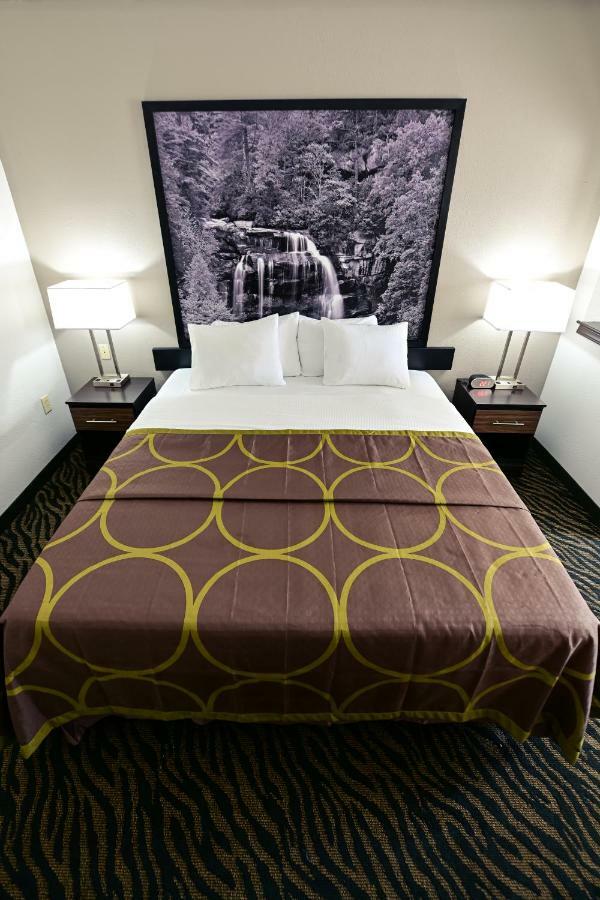 ซูเปอร์ 8 บาย วินด์แฮม ไฮพอยต์/กรีนส์โบโร Hotel ไฮพอยท์ ภายนอก รูปภาพ